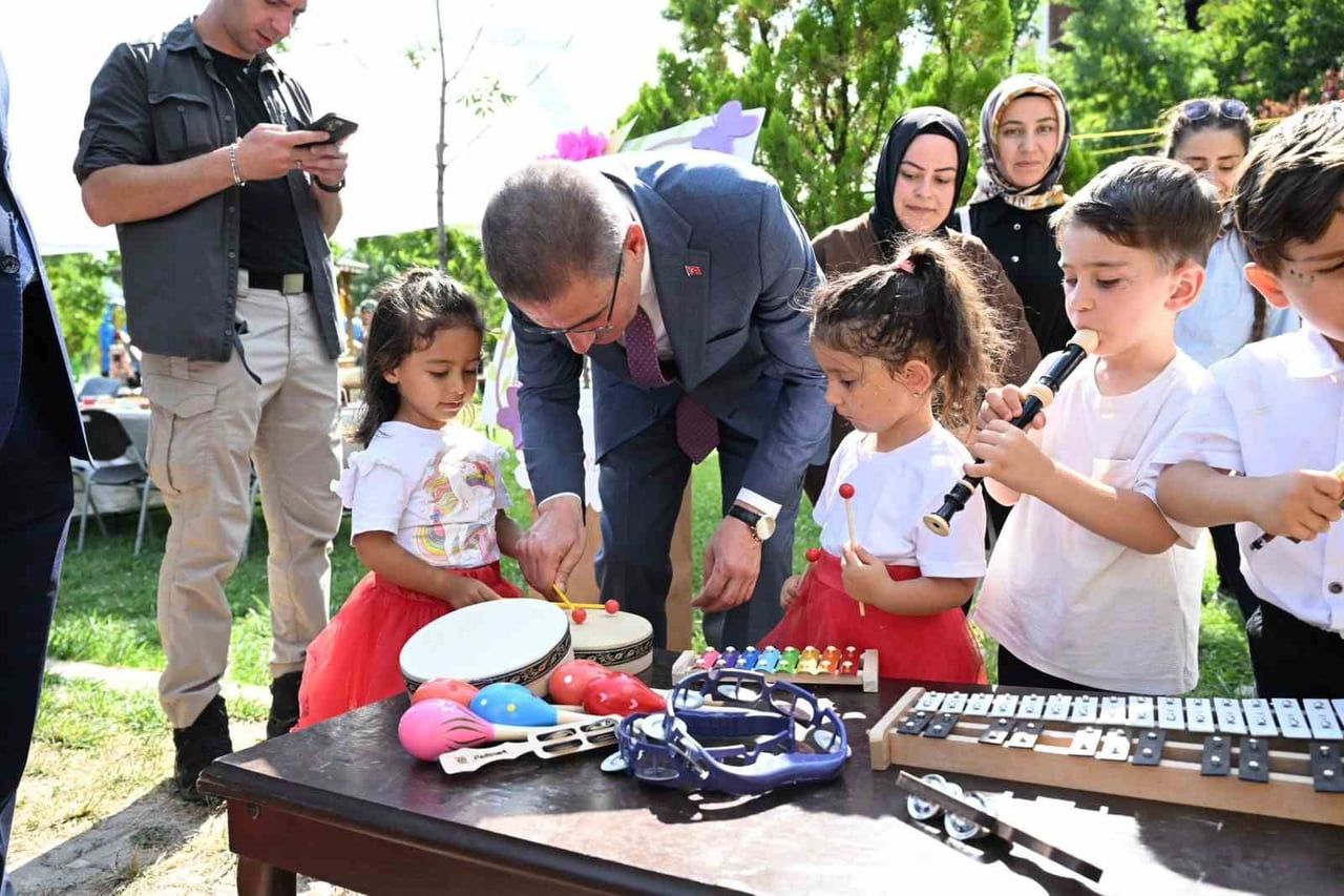 ERZURUM VALİSİ AYDIN BARUŞ, OLTU İLÇESİNDE FAALİYET GÖSTEREN AİLE DESTEK MERKEZİ (ADEM) TARAFINDAN...