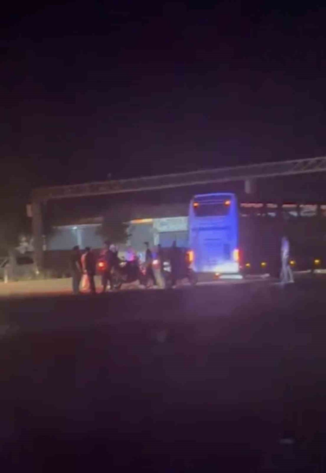 ŞANLIURFA’NIN SİVEREK İLÇESİNDE MEYDANA GELEN ZİNCİRLEME TRAFİK KAZASININ ARDINDAN TARAFLAR...