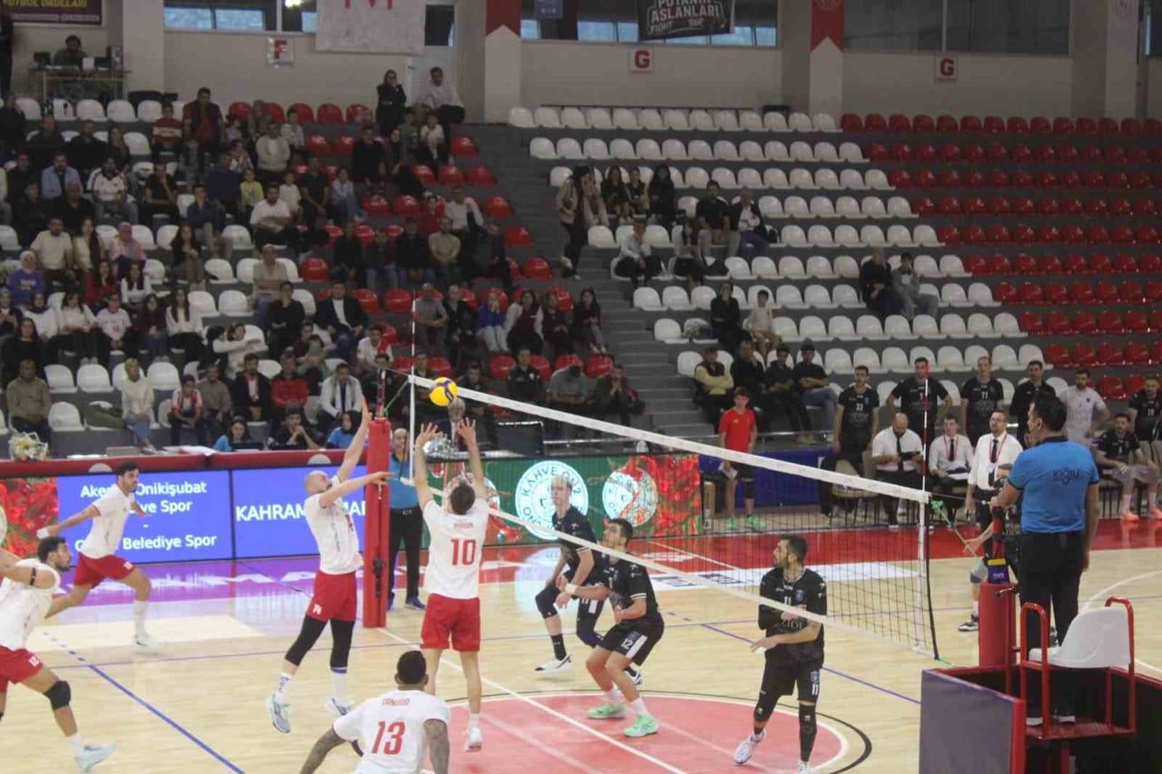 TÜRKİYE VOLEYBOL FEDERASYONU (TVF) EFELER LİGİ’NDE ONİKİŞUBAT BELEDİYE SPOR KULÜBÜ, EVİNDE...