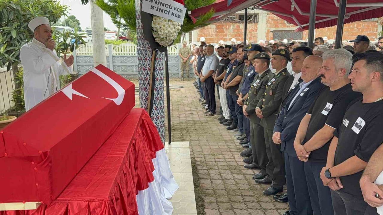CENAZE TÖRENİNE TERME KAYMAKAMI CAN ATAK, TERME BELEDİYE BAŞKANI ŞENOL KUL, UZMAN ÇAVUŞ DURMUŞCAN...