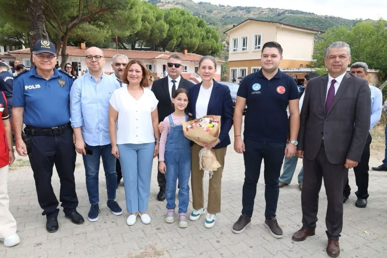 NAZİLLİ KAYMAKAMI HURİYE KÜPELİ KAN , İLÇEDEKİ KIRSALDAKİ OKULLARA YÖNELİK GERÇEKLEŞTİRDİKLERİ...