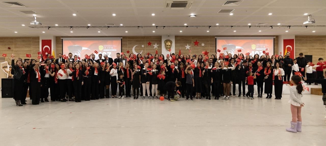 MTK KOLEJİ, 29 EKİM CUMHURİYET BAYRAMI’NI DÜZENLEDİĞİ TÖREN VE GÖSTERİLERLE COŞKUYLA...