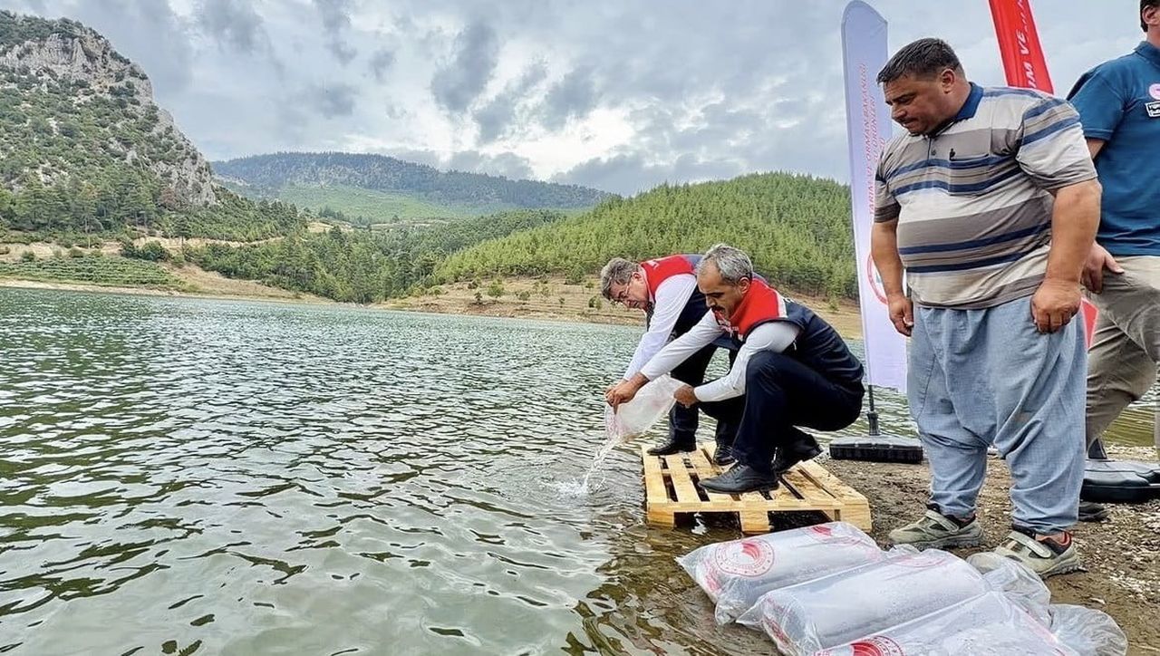 MERSİN’DE ‘SU KAYNAKLARININ BALIKLANDIRMA PROJESİ’ KAPSAMINDA 9 İLÇEDE BULUNAN 17 GÖL VE GÖLETE...