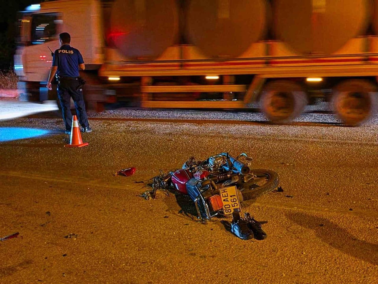 OSMANİYE’DE MOTOSİKLET İLE HAFİF TİCARİ ARAÇ ÇARPIŞTI: 1 ÖLÜ