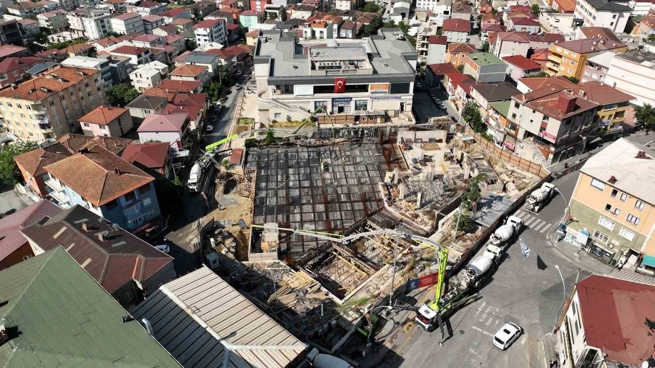 DİLOVASI KENT MEYDANI PROJESİNİN İNŞAATINDA ÇALIŞMALAR PLANLANAN TAKVİME UYGUN ŞEKİLDE İLERLİYOR....