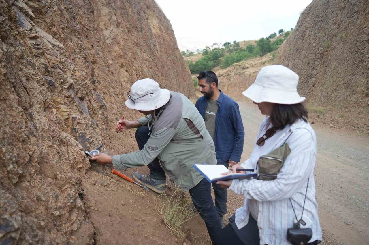 ARAŞTIRMACILARIN ÖLÇÜM VE İNCELEME YAPMASI
