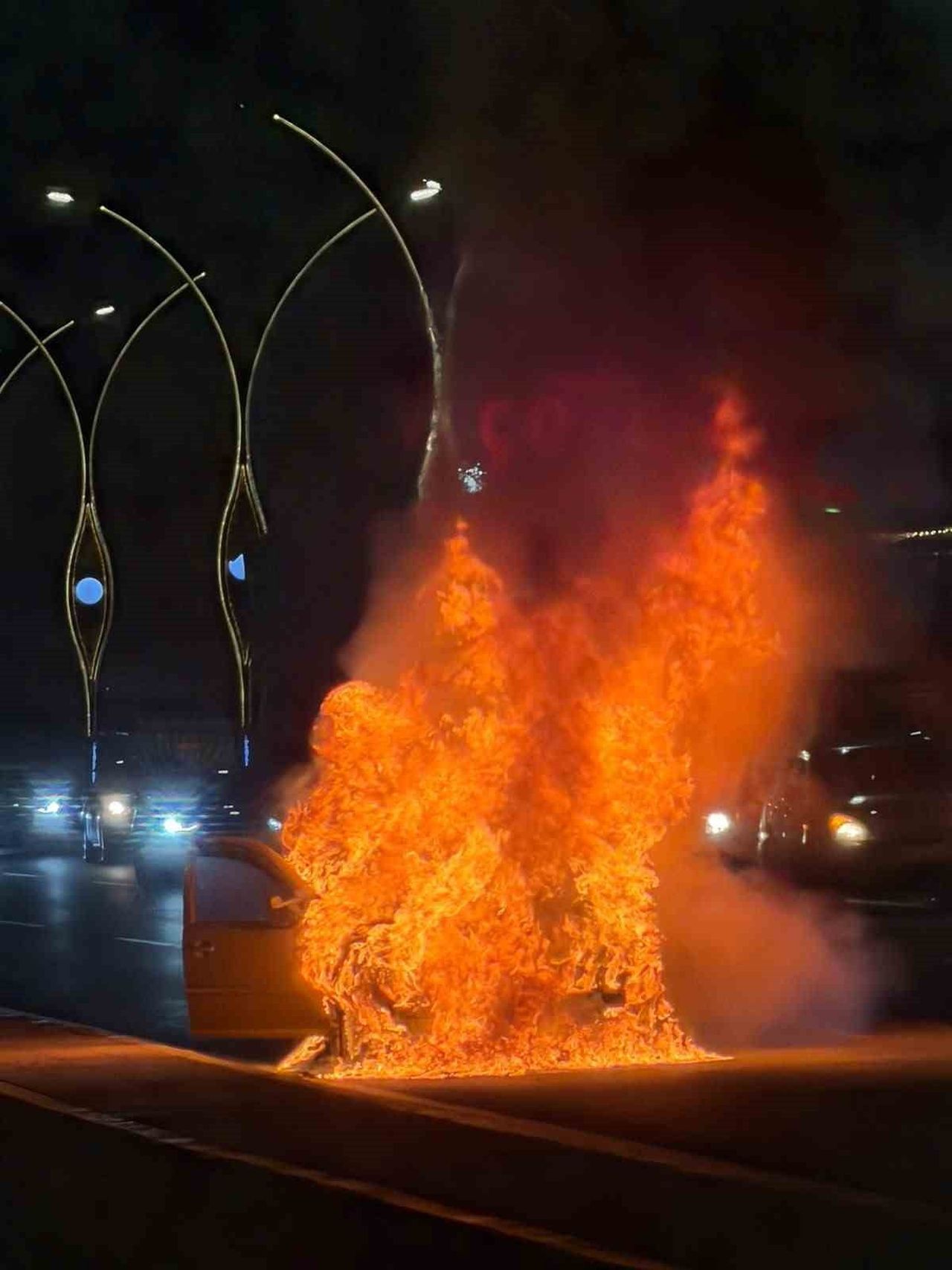 ANKARA’NIN POLATLI İLÇESİNDE SEYİR HALİNDEKİ BİR ARAÇ, BİLİNMEYEN BİR NEDENDEN DOLAYI...