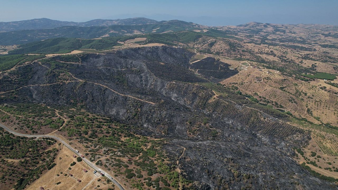 MANİSA’NIN KULA İLÇESİNDE TARIM ARAZİSİNDE BAŞLAYARAK ORMANLIK ALANA SIÇRAYAN YANGININ BİLANÇOSU...