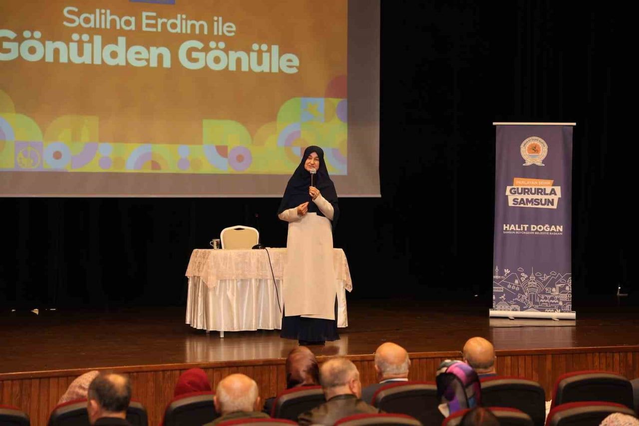 SAMSUN'UN VEZİRKÖPRÜ İLÇESİNDE YAZAR VE AİLE DANIŞMANI SALİHA ERDİM, "GÖNÜLDEN GÖNÜLE" ADLI...