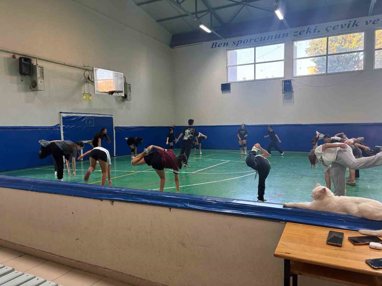 DENİZLİ’DE ÖĞRENCİLERİN SPORTİF FAALİYETLERE KATILIMINI TEŞVİK ETMEK AMACIYLA KURULAN LİSE KIZ...