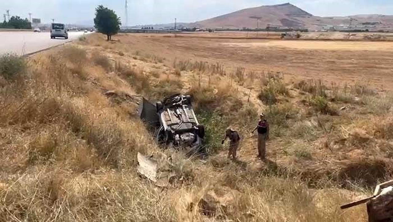 KOVANCILAR İLÇESİNDE OTOMOBİLİN ŞARAMPOLE DEVRİLMESİ SONUCU 1 KİŞİ YARALANDI.