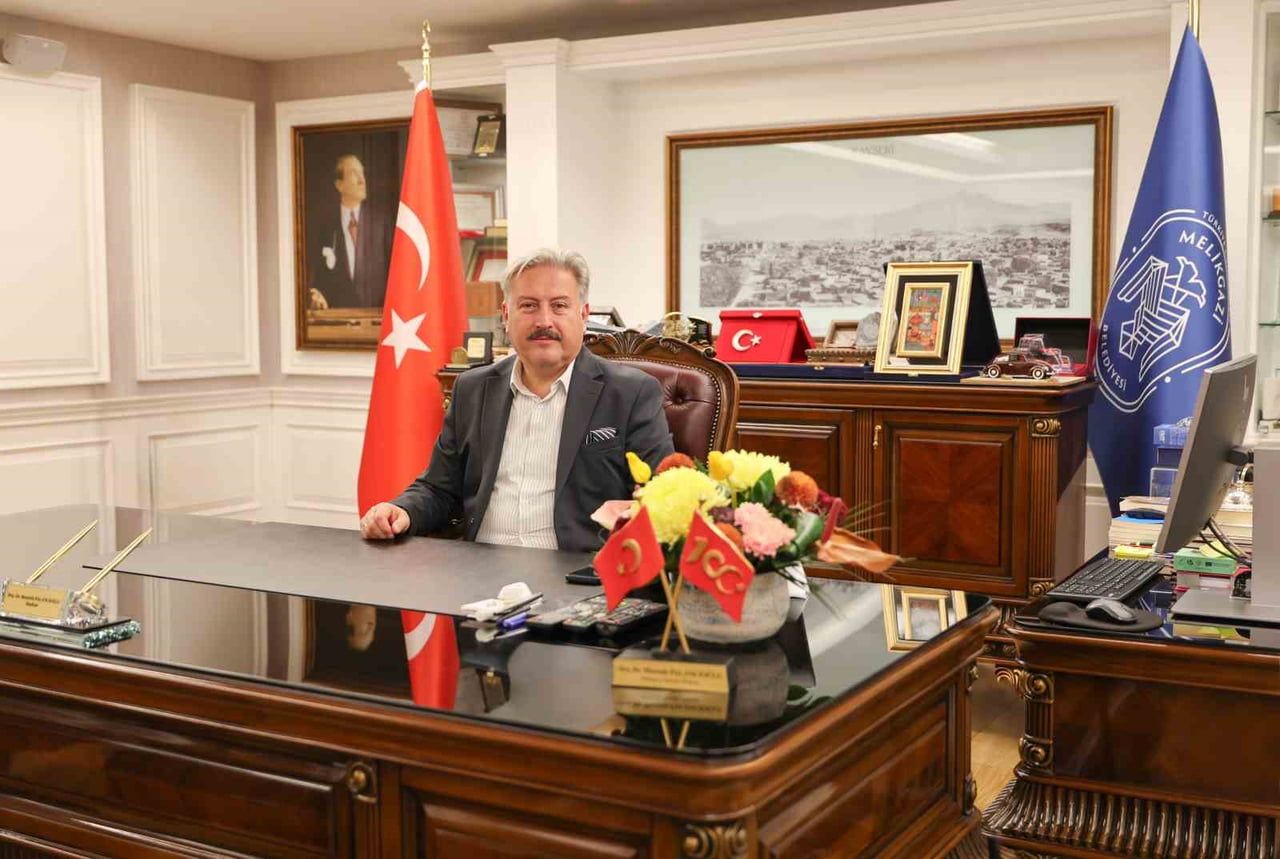 MELİKGAZİ BELEDİYE BAŞKANI DOÇ. DR. MUSTAFA PALANCIOĞLU, 29 EKİM CUMHURİYET BAYRAMI’NIN 103. YIL...