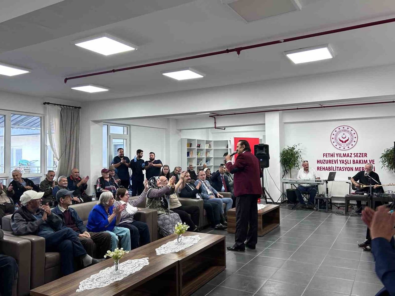 ESKİŞEHİR'DE 1 EKİM DÜNYA YAŞLILAR GÜNÜ DOLAYISIYLA FETHİ YILMAZ SEZER HUZUREVİ YAŞLI BAKIM VE...