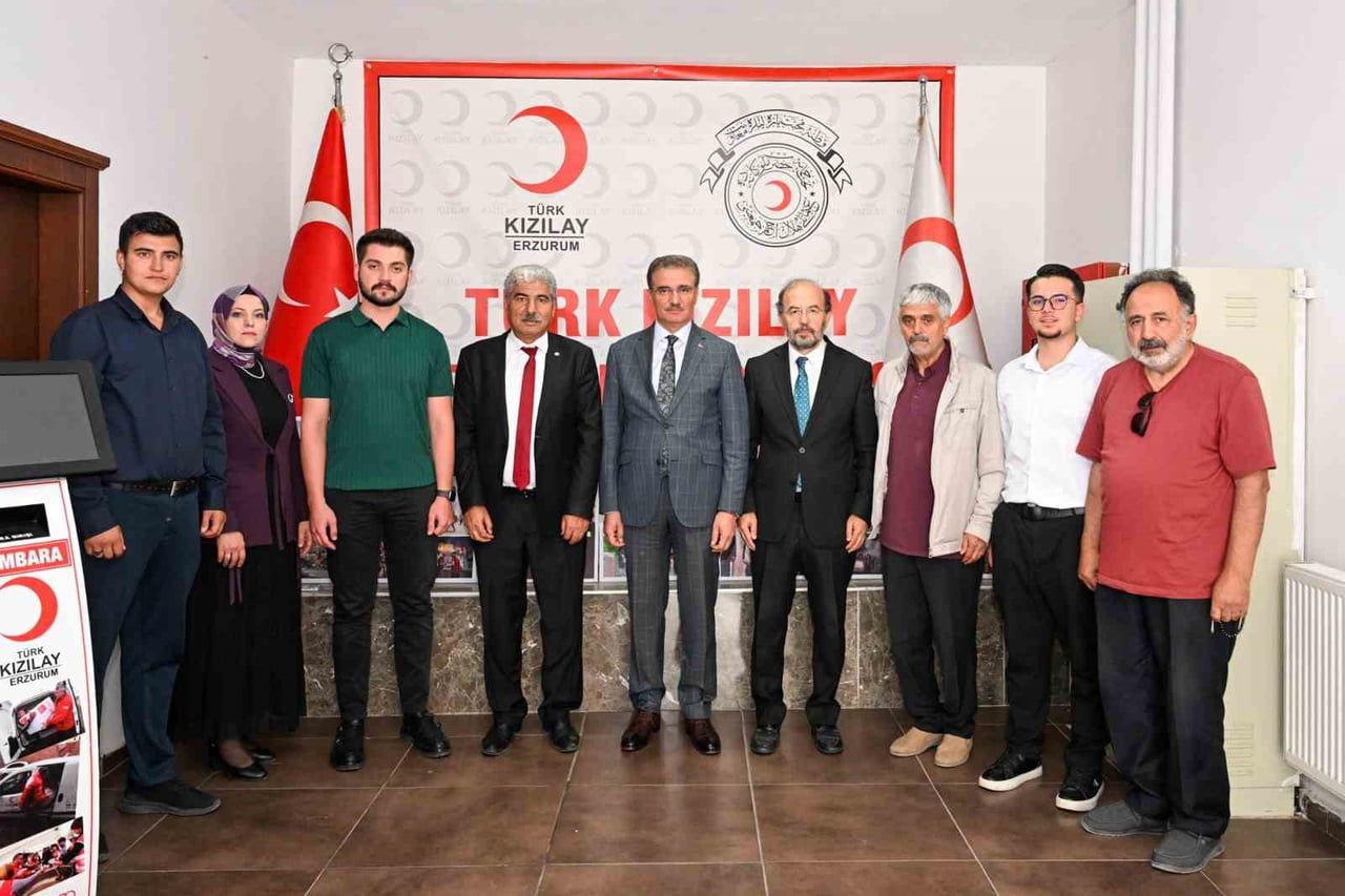 VALİ AYDIN BARUŞ, TÜRK KIZILAY ERZURUM ŞUBESİ’Nİ ZİYARET ETTİ.