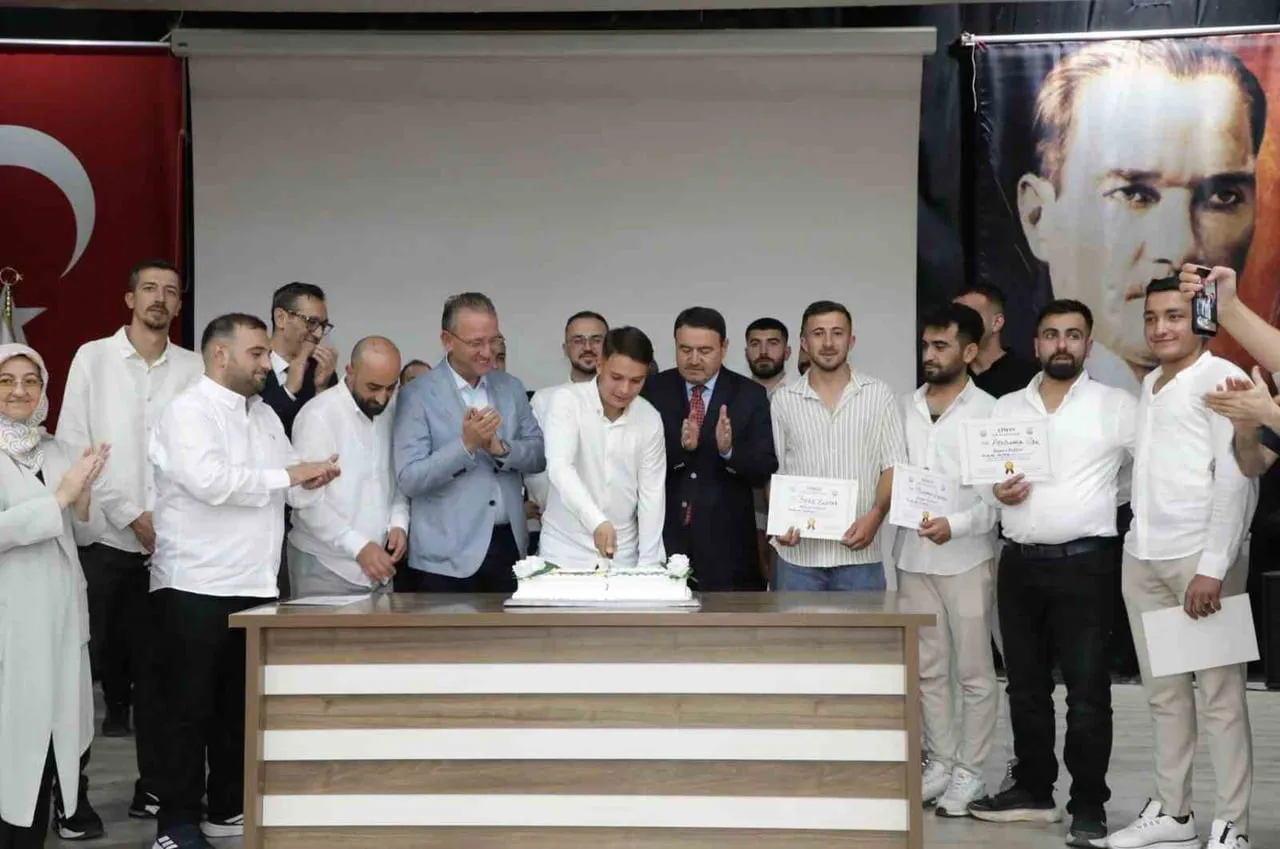 TAVŞANLI’DA 13 GENÇ BAĞIMLILIKTAN KURTARILARAK YENİDEN HAYATA KAZANDIRILDI