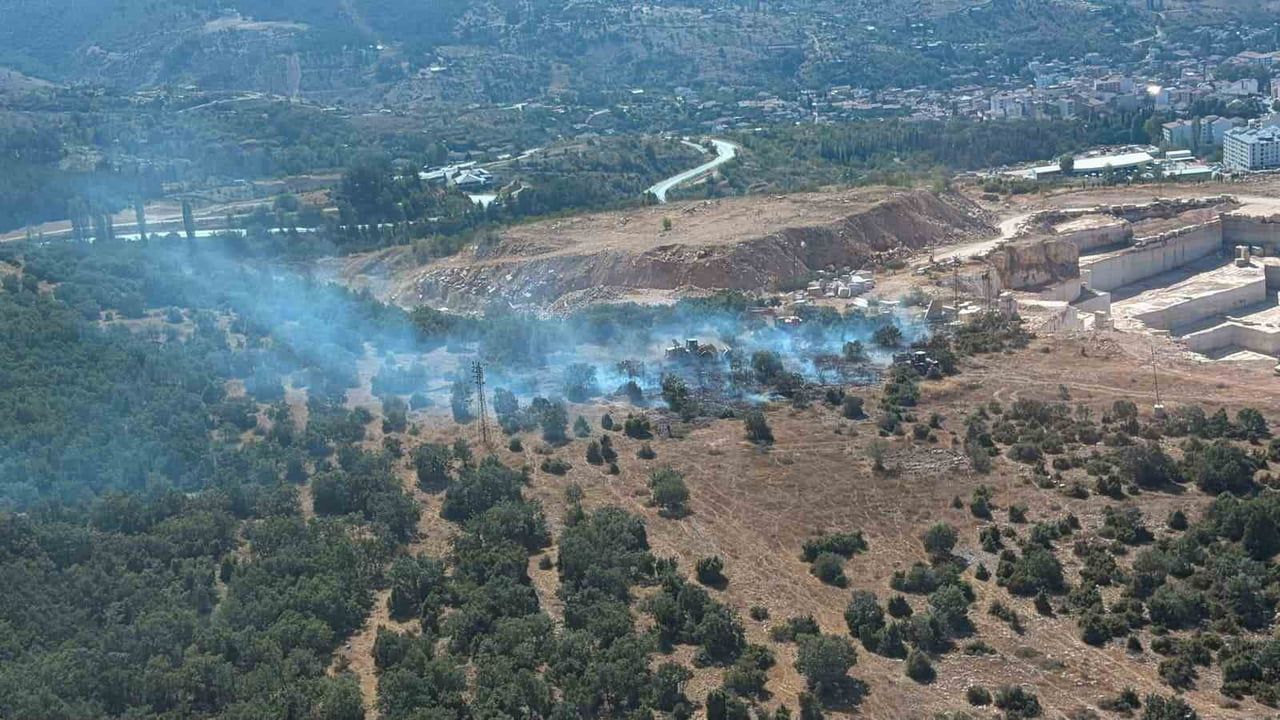 BİLECİK'TE ORMANLIK ALANDA BAŞLAYAN YANGIN KONTROL ALTINA ALINDI
