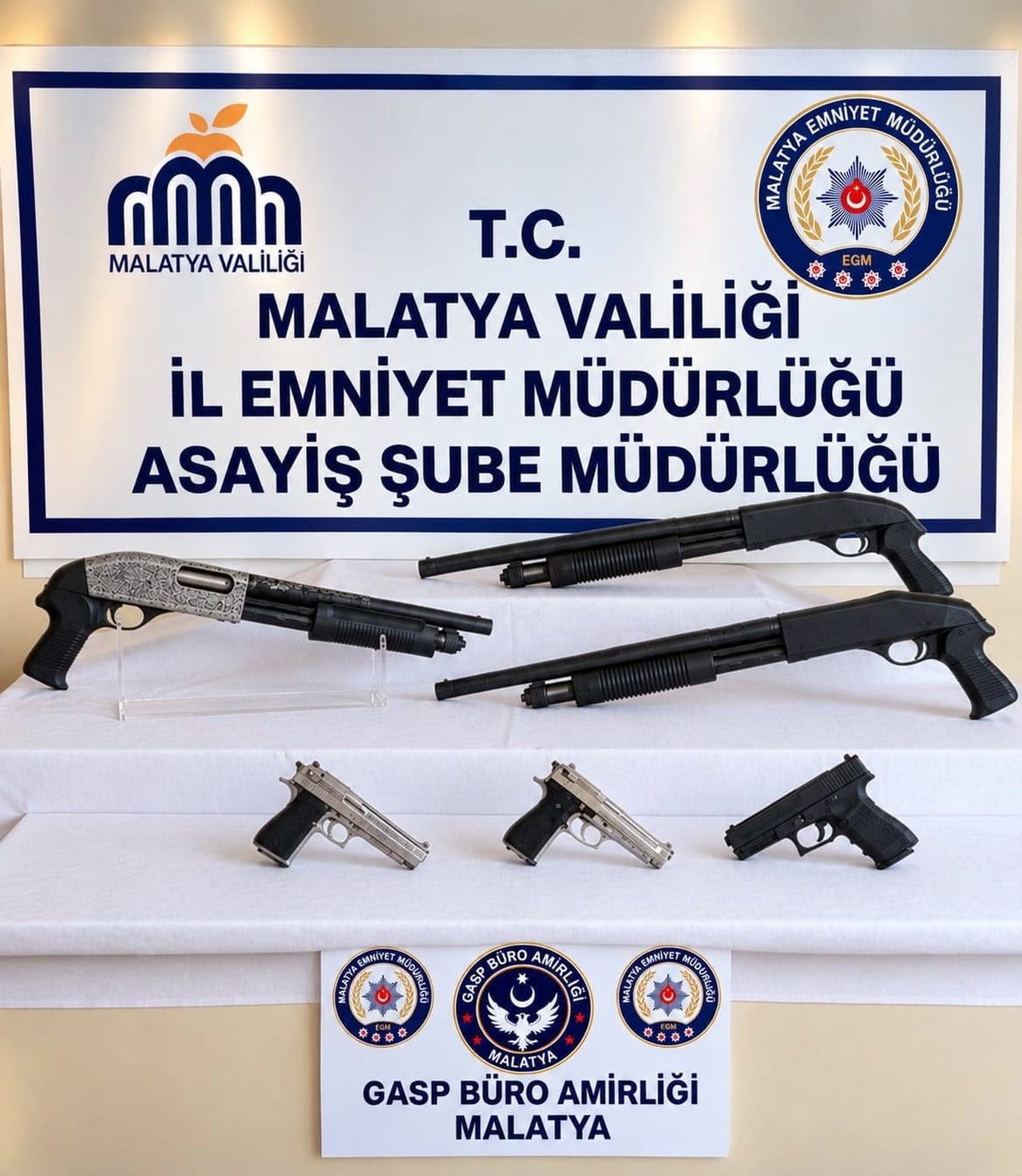 EKİPLERCE 2 İŞYERİ, 2 İKAMET VE 1 ARAÇTA YAPILAN ARAMALARDA 3 RUHSATSIZ TÜFEK VE 3 RUHSATSIZ...
