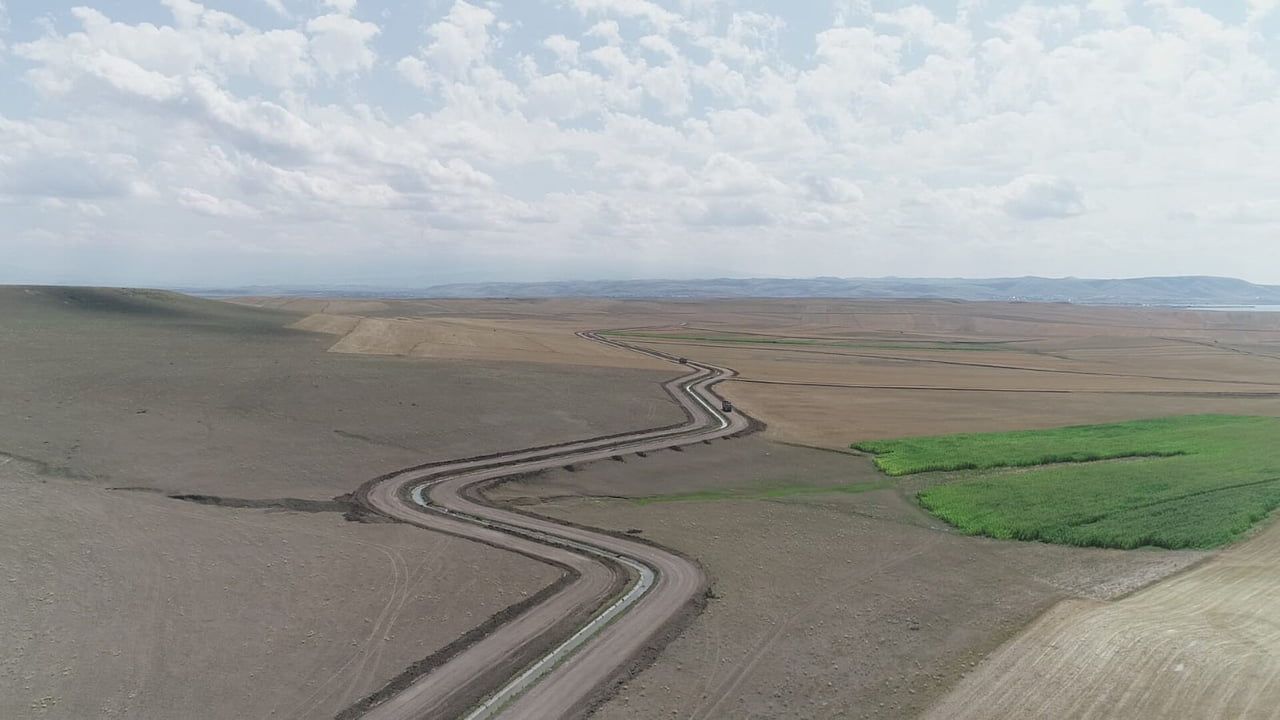 KARS’TA 200 BİN DEKARLIK TARIM ARAZİSİ YENİDEN ŞEKİLLENİYOR(KARS-İHA)