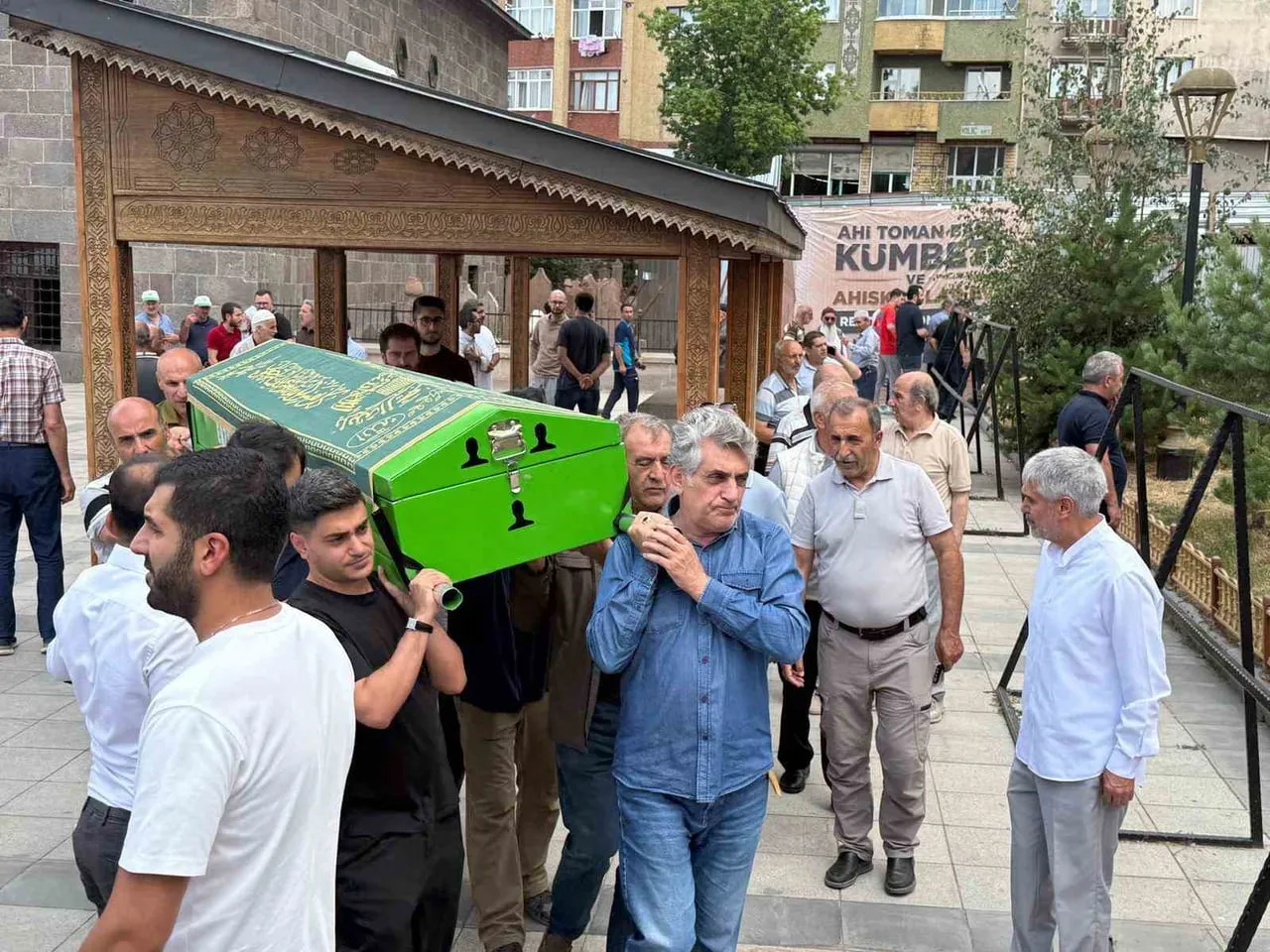 TÜRK HALK MÜZİĞİ SANATÇISI VAHİT ALKIR’IN KAYINPEDERİ, EĞİTİMCİ SEBİLE ALKIR’IN BABASI HÜSAMETTİN...