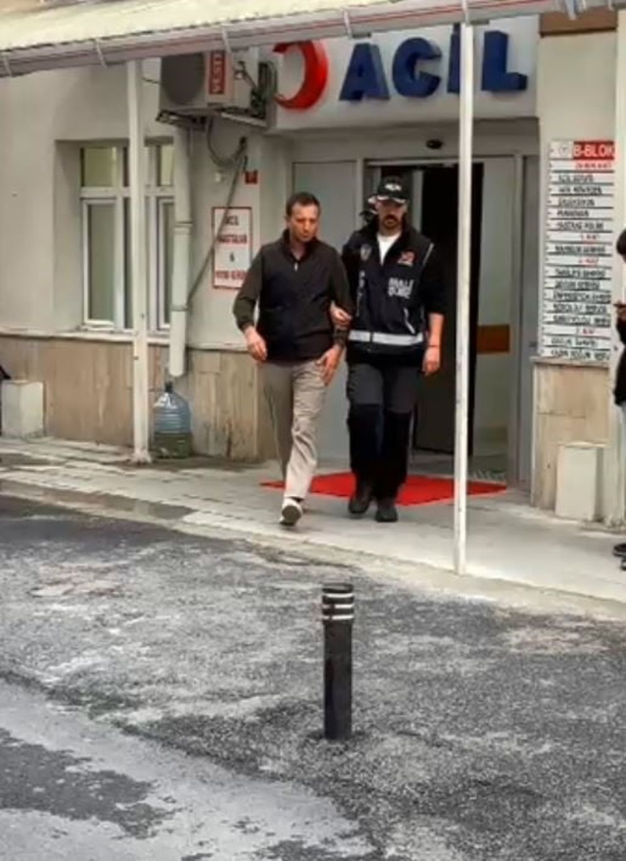 GÖZALTINA ALINAN SÜPER LİG HAKEMİ YASİN KOL, EMNİYETE GÖTÜRÜLMEDEN ÖNCE SAĞLIK KONTROLÜNDEN...