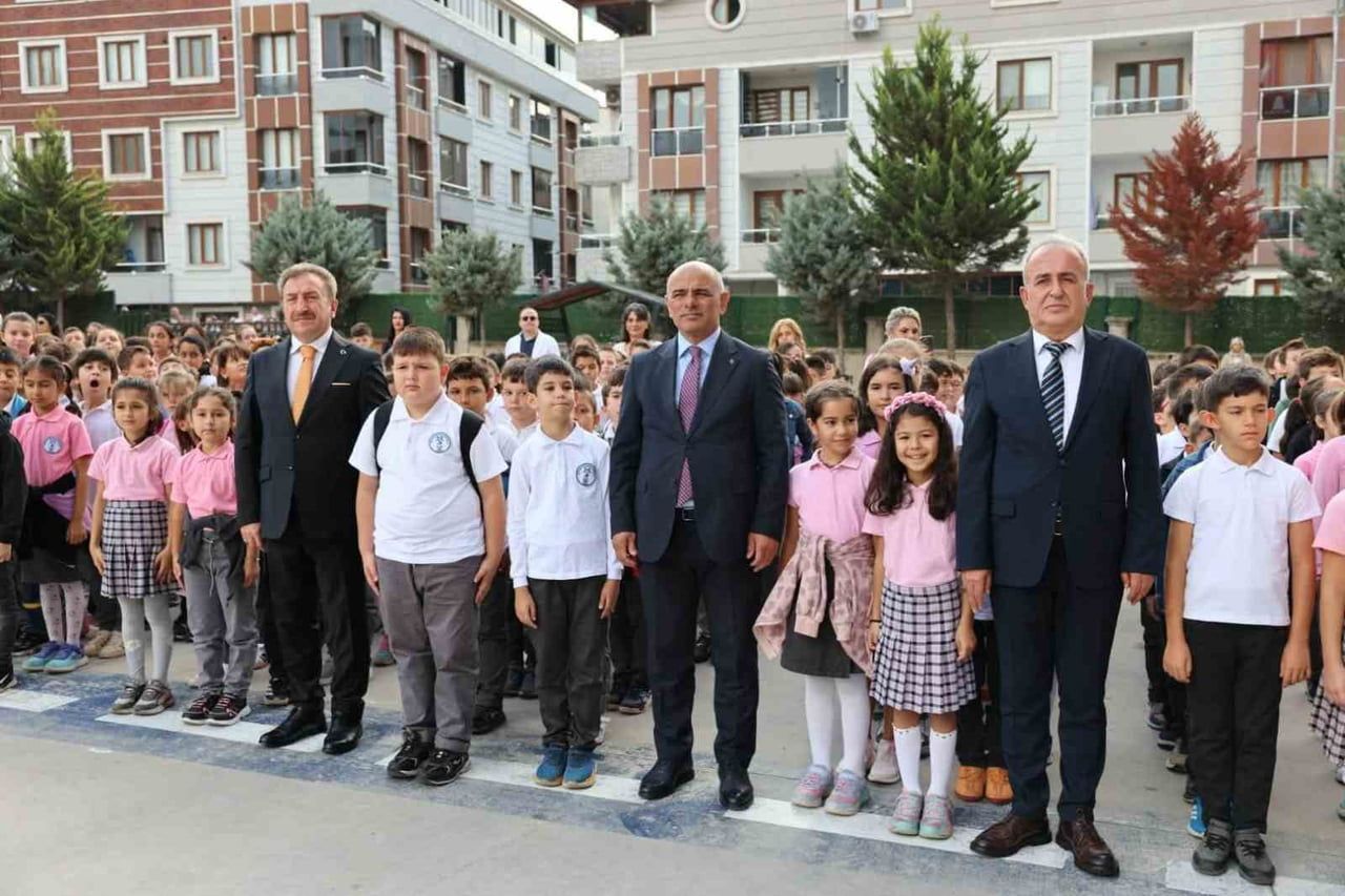 KÖRFEZ BELEDİYE BAŞKANI ŞENER SÖĞÜT, ÖĞRENCİLER VE ÖĞRETMENLERLE BİR ARAYA GELDİ. SÖĞÜT, 23...