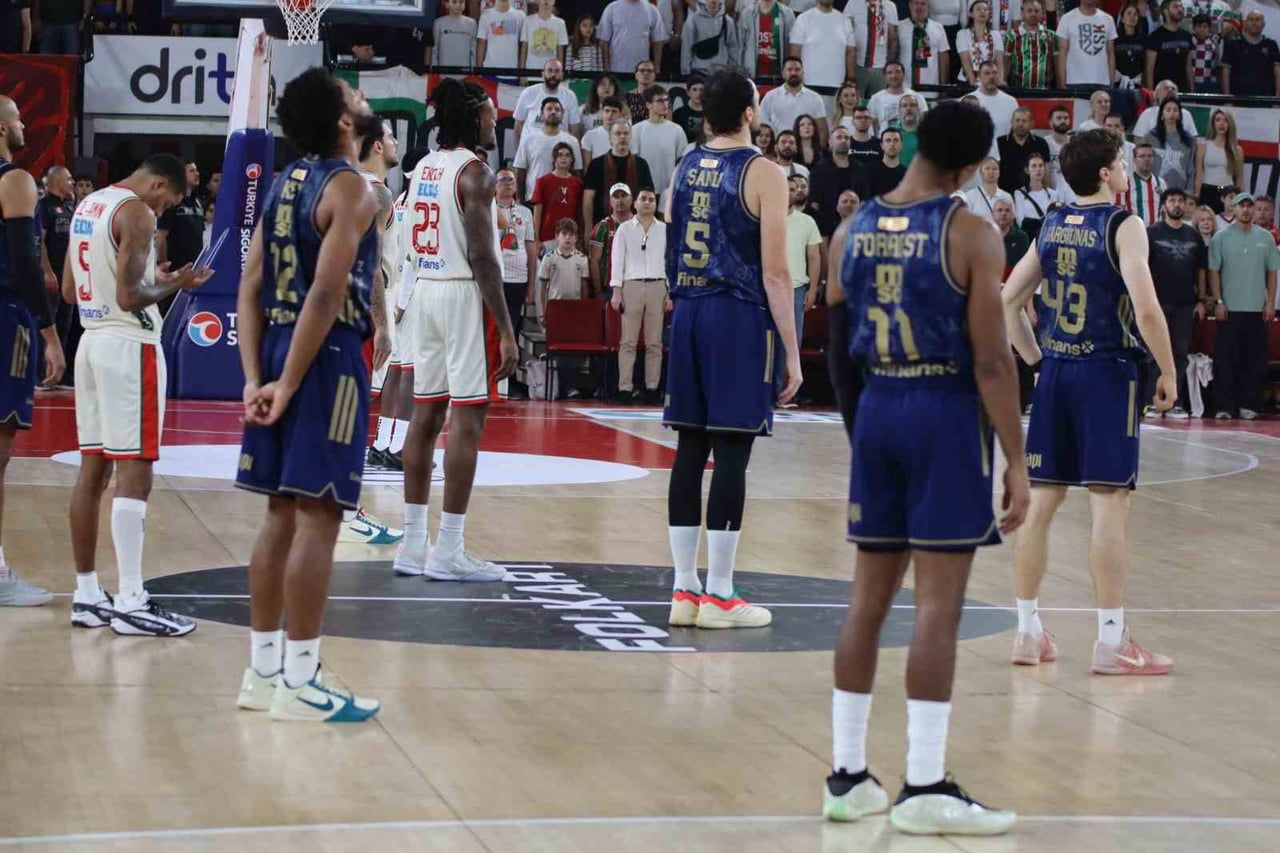 TÜRKİYE SİGORTA BASKETBOL SÜPER LİGİ'NİN 5. HAFTASINDA KARŞIYAKA, EVİNDE FENERBAHÇE’YE 72-97...