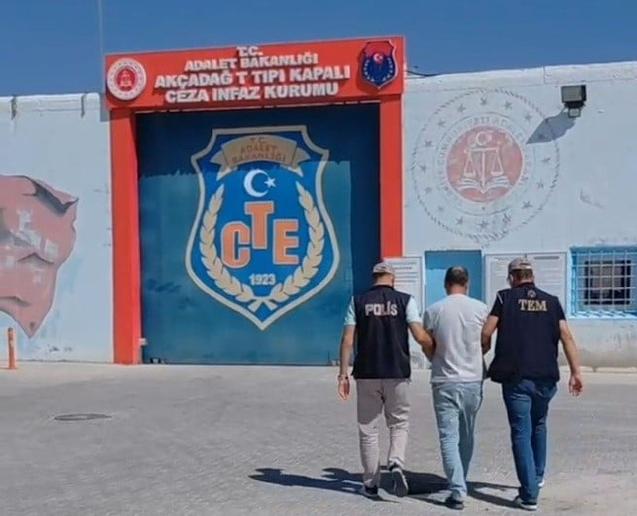 MALATYA'DA FETÖ/PDY TERÖR ÖRGÜTÜ İÇERİSİNDE FAALİYET YÜRÜTEN VE HAKKINDA 13 YIL 4 AY KESİNLEŞMİŞ...