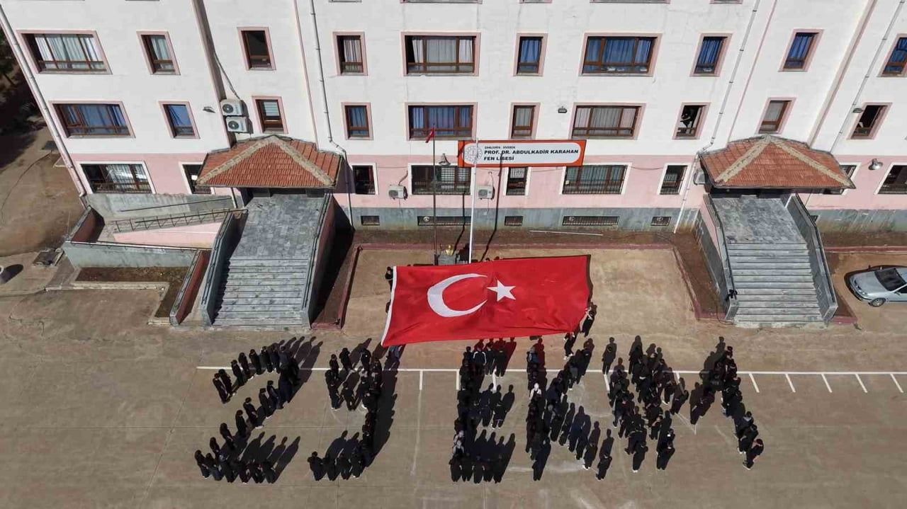 SİVEREK ABDÜLKADİR KARAHAN FEN LİSESİ ÖĞRENCİLERİ TARAFINDAN HAZIRLANAN KOREOGRAFİ GÖSTERİSİNDE...