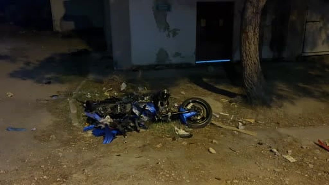 Yolun bittiğini farketmeyince motosikleti ile boş alana uçtu