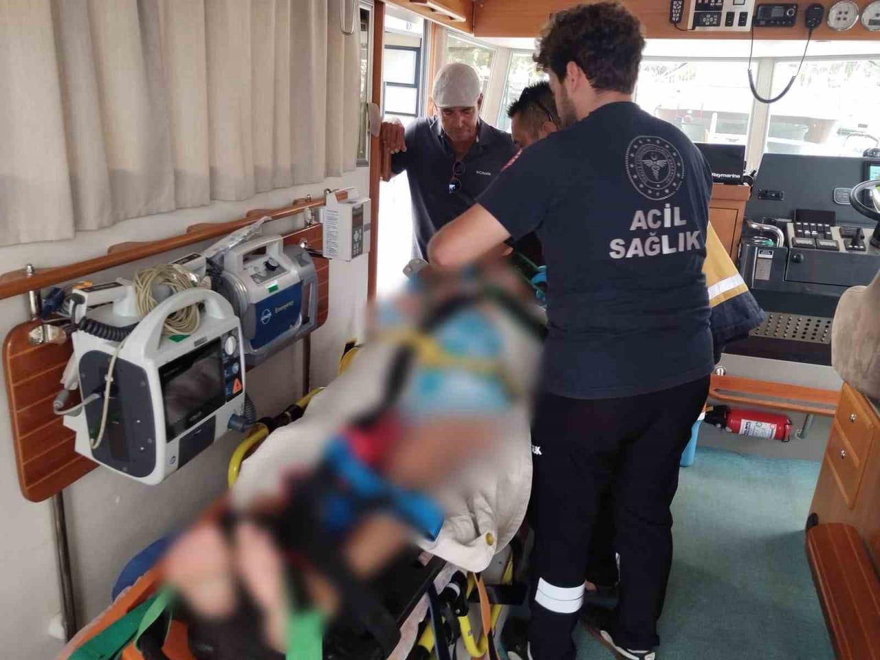 MUĞLA'NIN BODRUM İLÇESİNDE MAVİ TUR İÇİN DENİZE AÇILAN TEKNEDE DÜŞEREK YARALANAN 66 YAŞINDAKİ ABD...