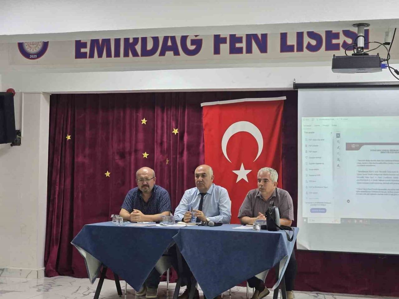 EMİRDAĞ’DA OKUL VE KURUM MÜDÜRLERİ TOPLANTISI YAPILDI. TOPLANTIYI DÜZENLEYEN: EMİRDAĞ İLÇE MİLLİ...