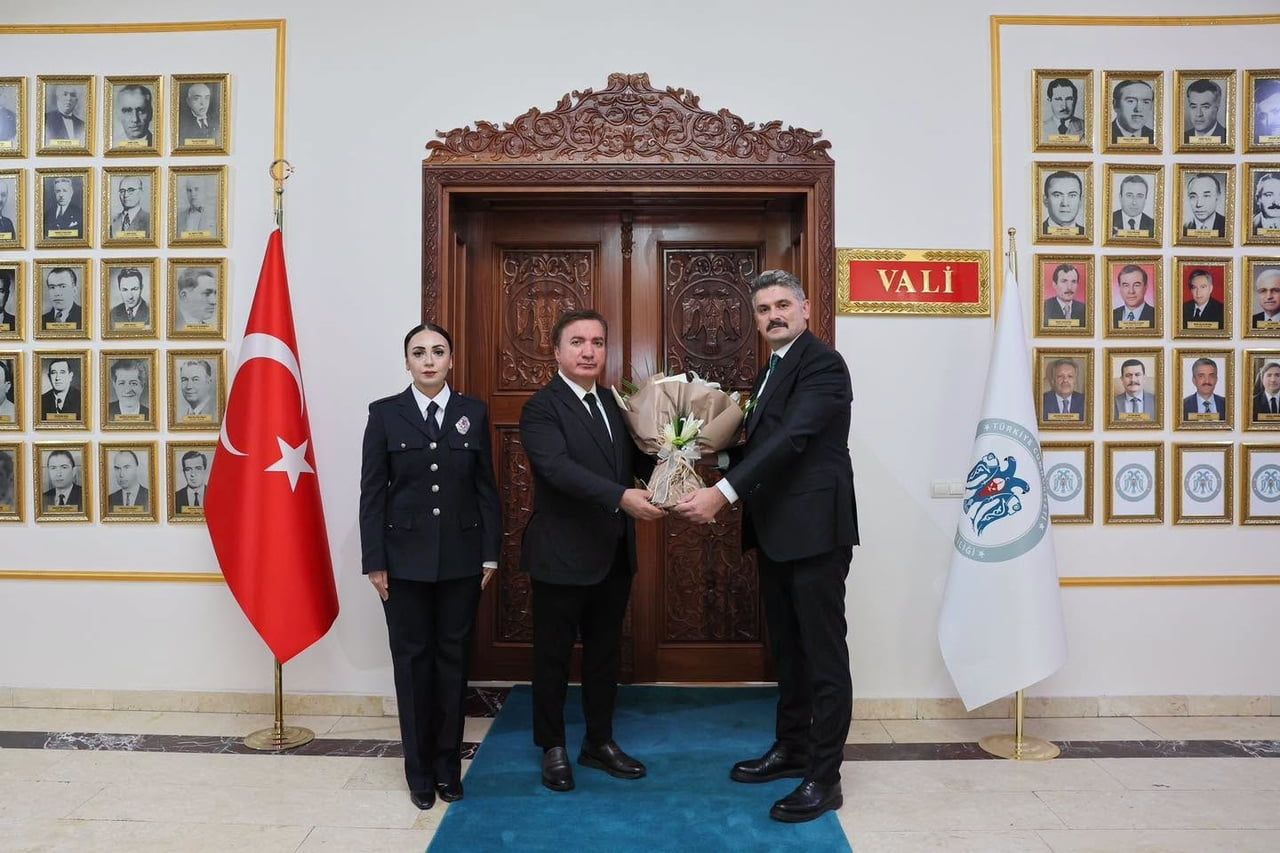 ERZİNCAN VALİSİ HAMZA AYDOĞDU, KENTTE GÖREVİNE BAŞLAYAN İL EMNİYET MÜDÜRÜ ESAT FERYADİ DOKÖZ’Ü...