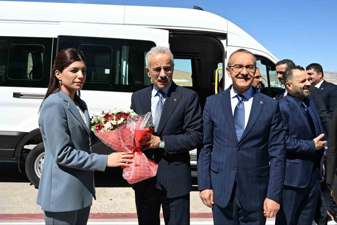 ULAŞTIRMA VE ALTYAPI BAKANI ABDULKADİR URALOĞLU, BİR DİZİ TEMAS VE PROGRAMA KATILMAK ÜZERE...