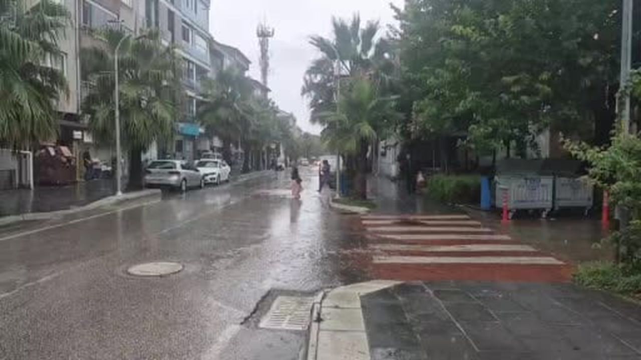 Bartın'da sağanak hayatı olumsuz etkiledi