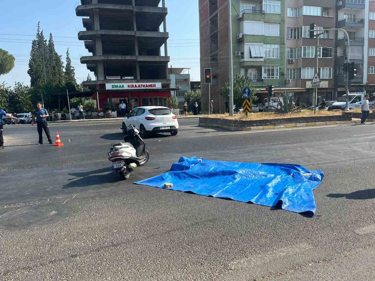 AYDIN NAZİLLİ İLÇESİNDE İDDİAYA GÖRE TRAFİK IŞIKLARINA UYMAYAN MOTOSİKLETLİ ÖNCE OTOMOBİLE SONRA...