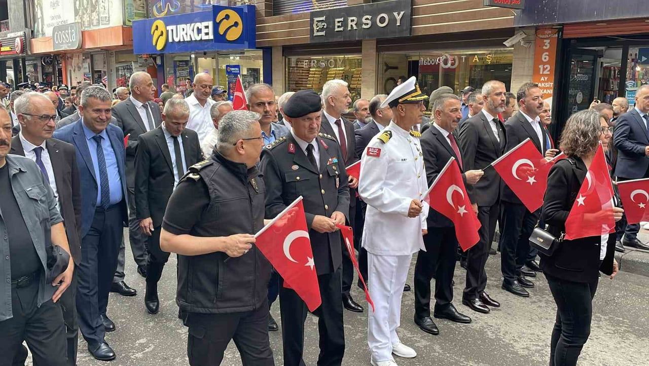 ZONGULDAK’TA 19 EYLÜL GAZİLER GÜNÜ DOLAYISIYLA KENT MERKEZİNDE KORTEJ YÜRÜYÜŞÜ...