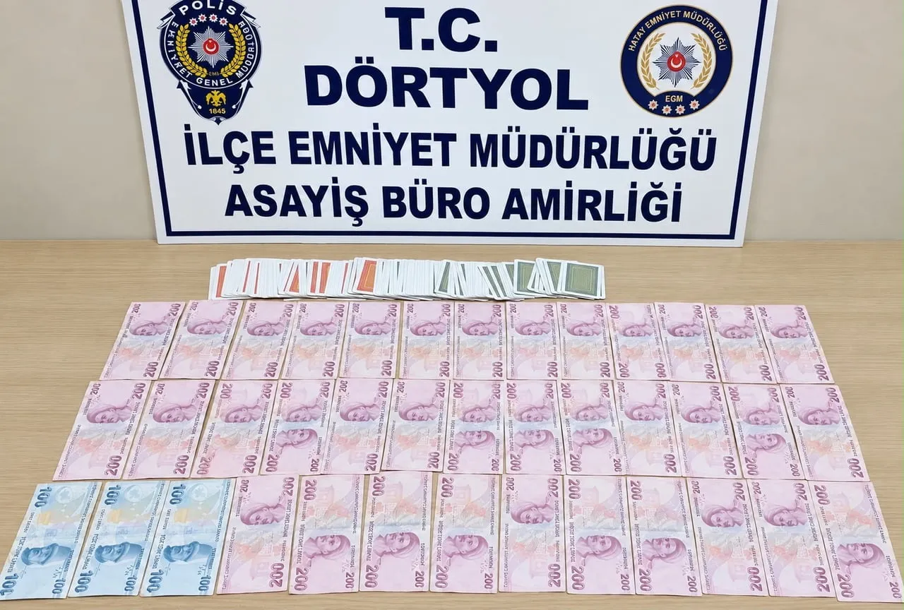 DÖRTYOL’DA KUMAR OYNANDIĞI TESPİT EDİLEN İŞ YERİNDE ELE GEÇİRİLEN İSKAMBİL KAĞITLARI VE...