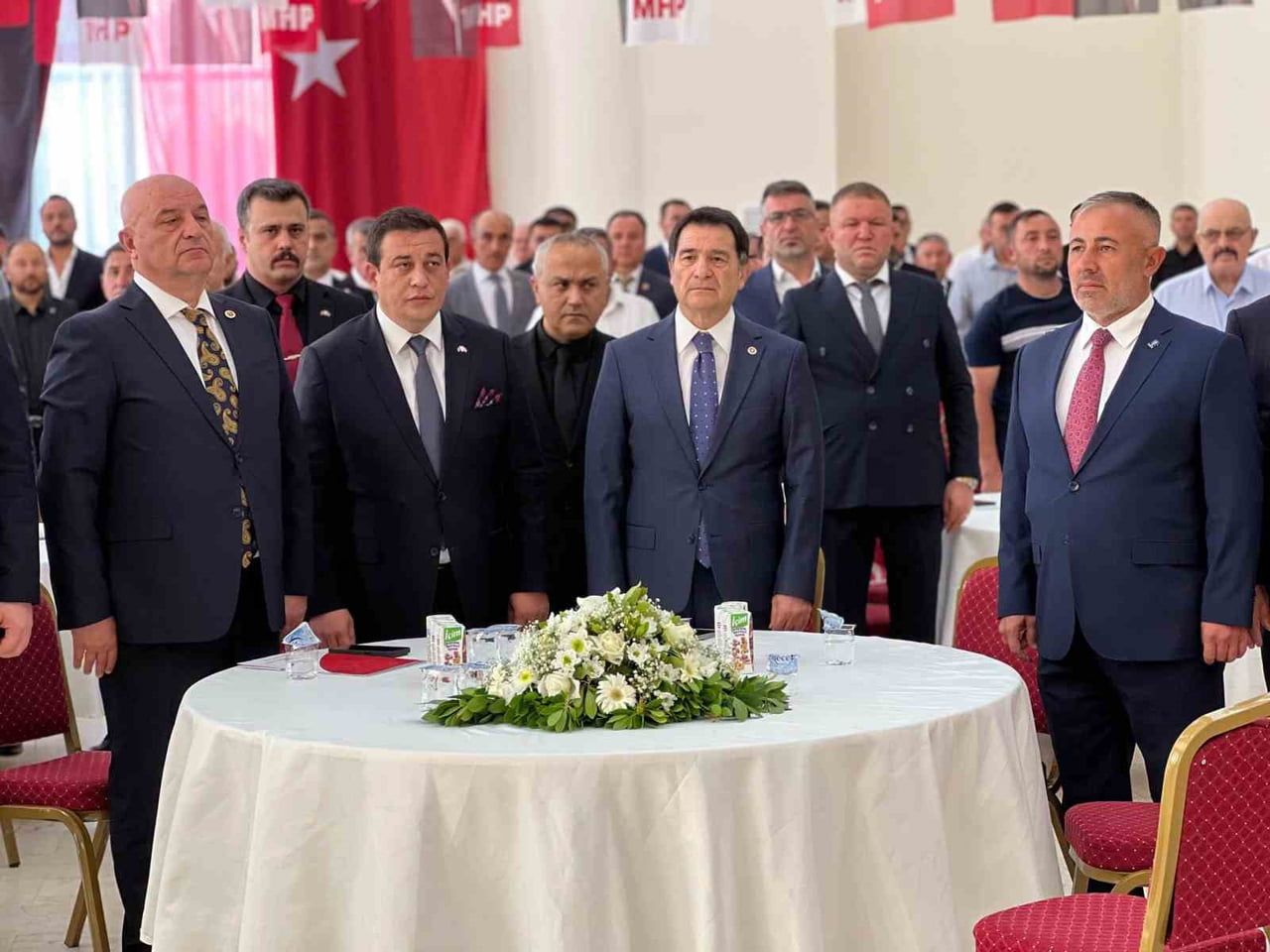 MHP'DE MEVCUT BAŞKAN TALHA ÖZKAN GÜVEN TAZELEDİ