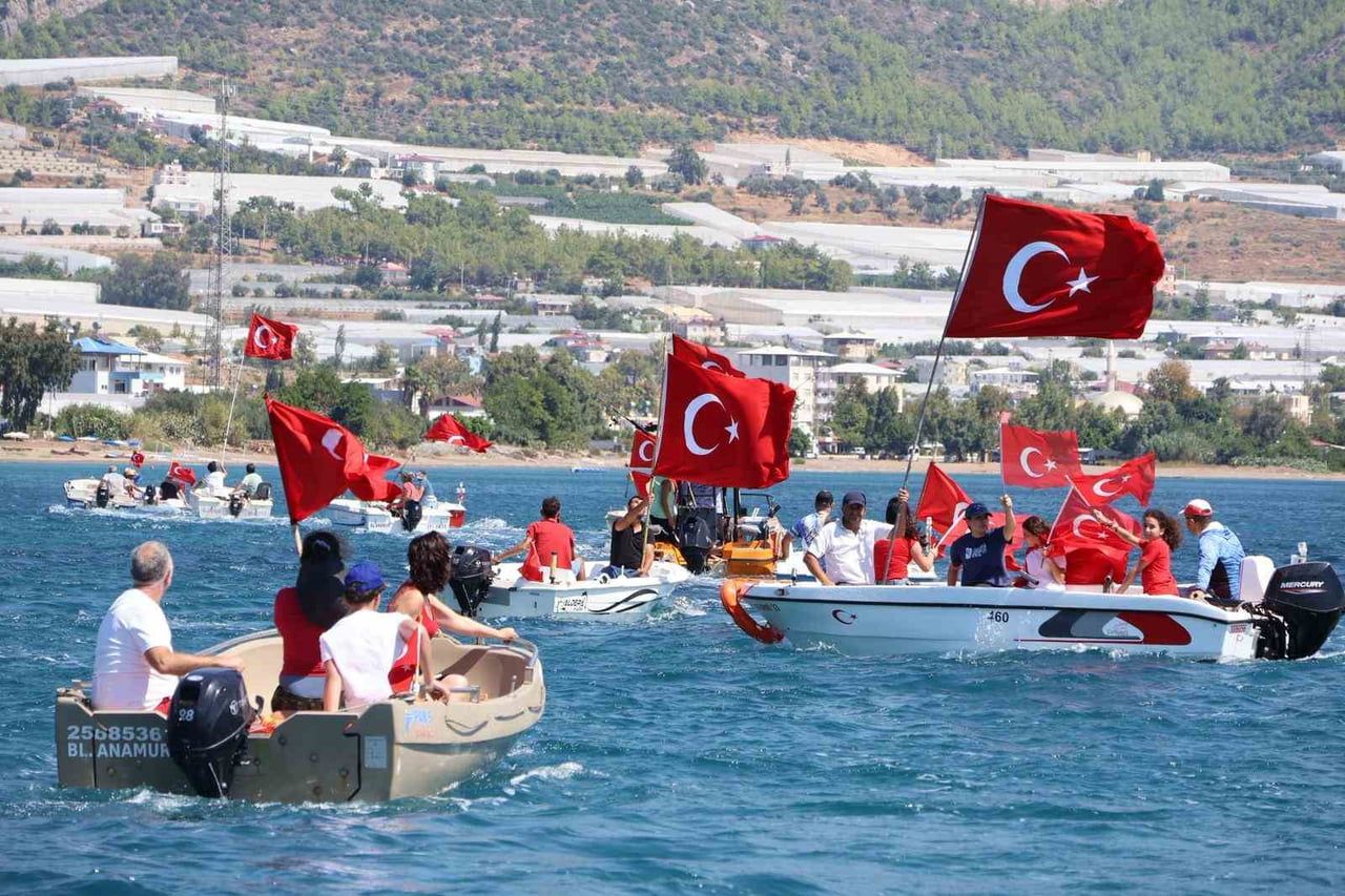 MERSİN’İN BOZYAZI İLÇESİNDE AMATÖR BALIKÇILAR, 30 AĞUSTOS ZAFER BAYRAMI’NIN 104. YIL DÖNÜMÜ...