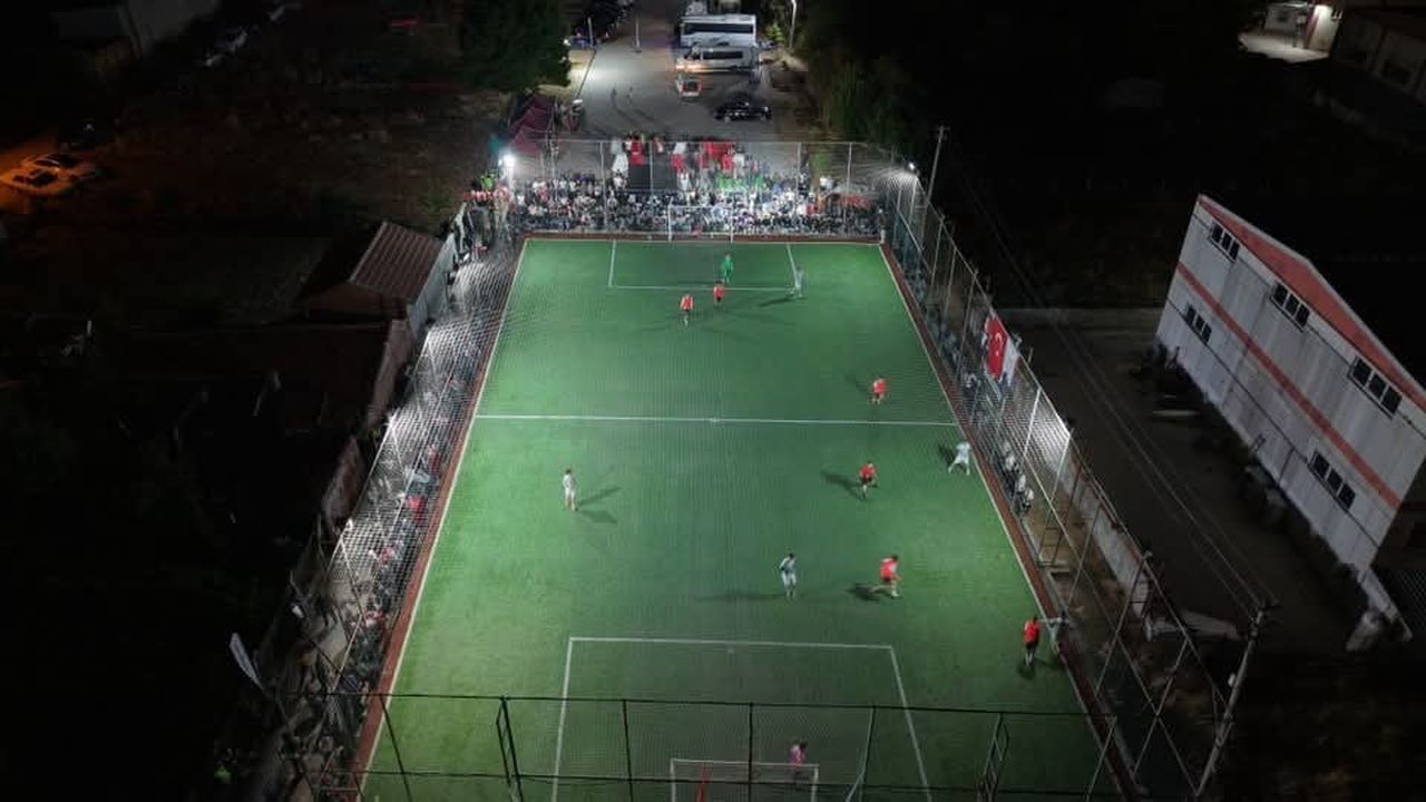ESKİŞEHİR'İN İNÖNÜ İLÇESİNDE BU YIL 10'UNCUSU DÜZENLENEN GELENEKSEL HALI SAHA FUTBOL TURNUVASI'NIN...