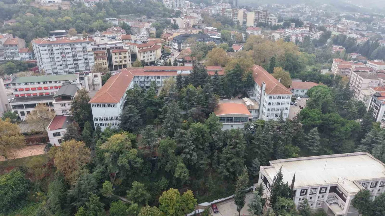 BURSALILAR ARASINDA ASKERİ HASTANE OLARAK BİLİNEN ŞEHİT İLKER ÇELİKCAN FİZİK TEDAVİ VE...