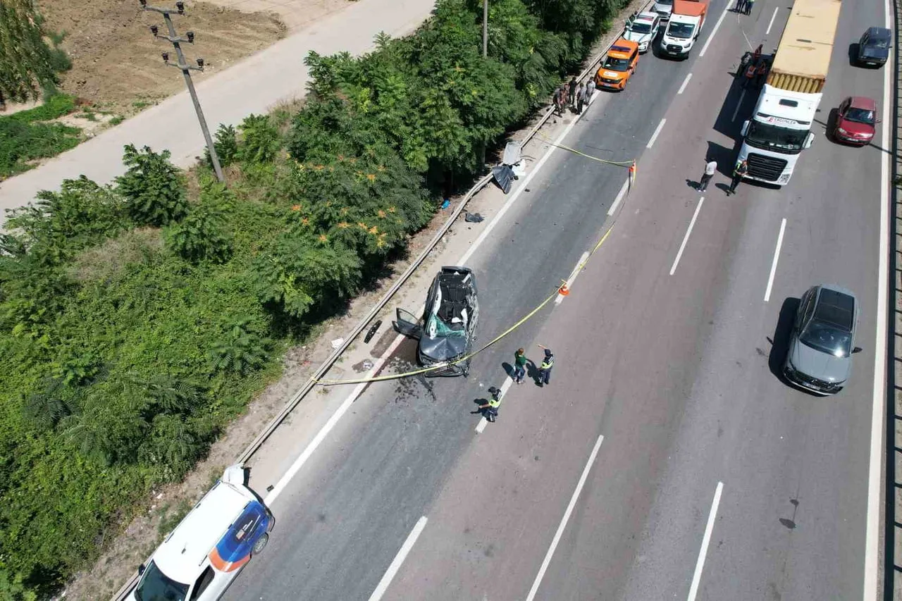 ANADOLU OTOYOLU SAKARYA GEÇİŞİNDE PİYADE UZMAN ONBAŞININ KULLANDIĞI OTOMOBİL, ARIZASI SEBEBİYLE...