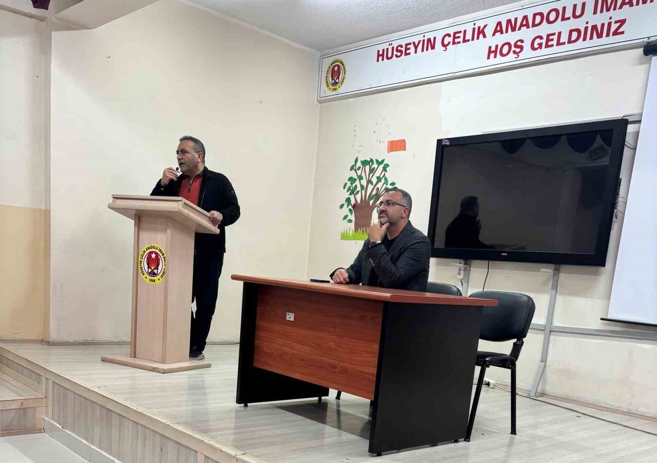 VAN'IN TUŞBA İLÇESİNDEKİ HÜSEYİN ÇELİK KIZ ANADOLU İMAM HATİP LİSESİNDE, OKUL AİLE BİRLİĞİ...