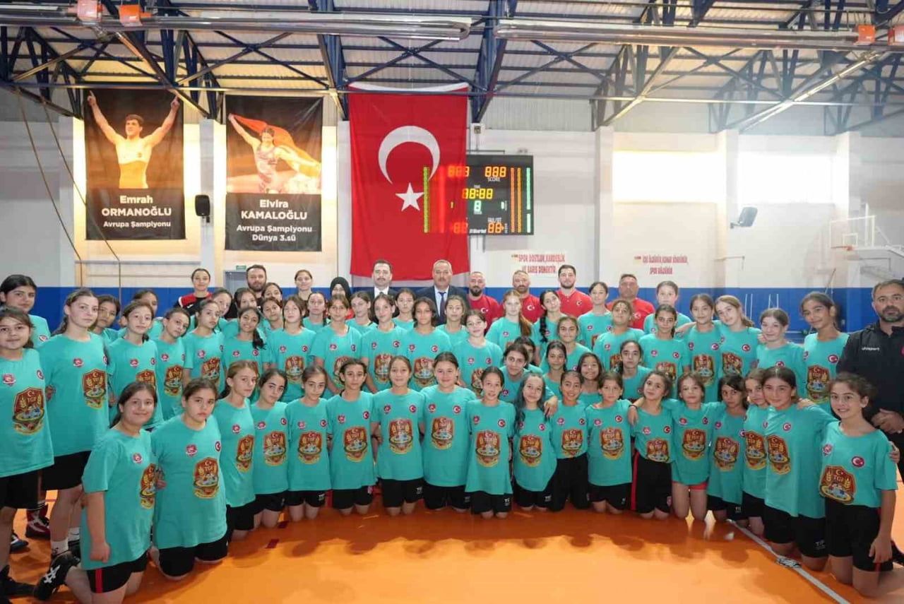 ÜZÜMLÜ’DE MİLLİ GÜREŞÇİLER İÇİN GELİŞİM KAMPI
