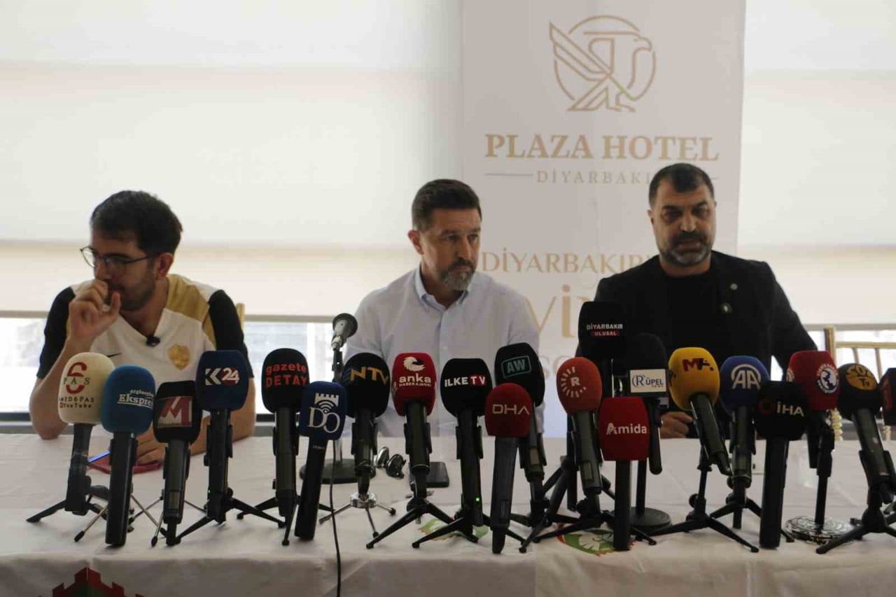 AMED SPORTİF FAALİYETLER TEKNİK DİREKTÖRÜ BESNİK HASİ VE FUTBOL ŞUBE SORUMLUSU NEDİM ŞİMŞEK BASIN...