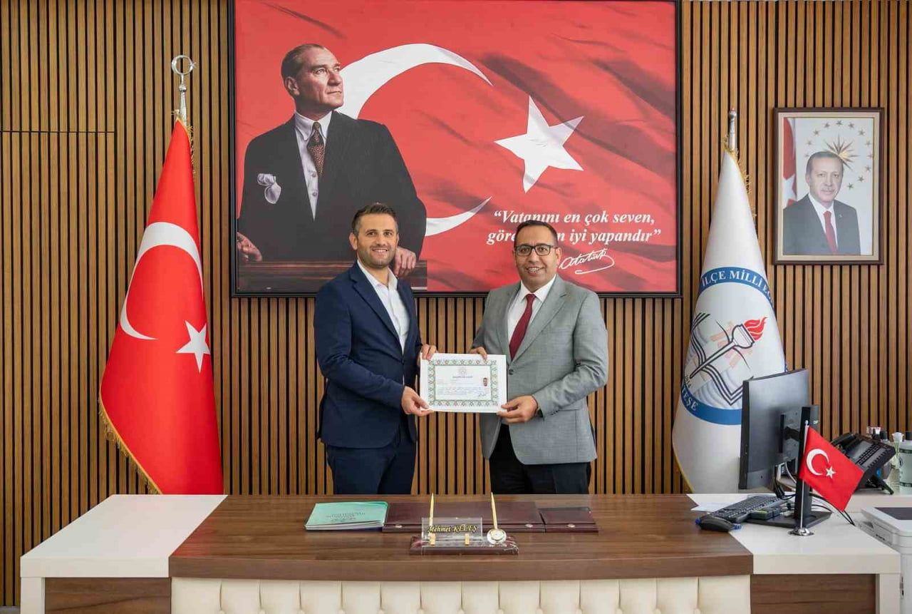 MUĞLA’DA OKUL YÖNETİCİLERİNE BAŞARI BELGELERİ TAKDİM EDİLDİ