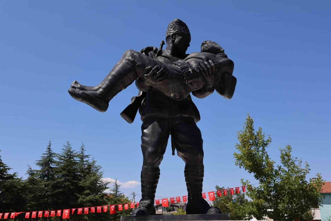 MİLLİ MÜCADELE KAHRAMANLARINDAN ÇETMİLİ KARA ALİ ÇAVUŞ İLE OĞLU SANCAKTAR MEHMET ONBAŞI...