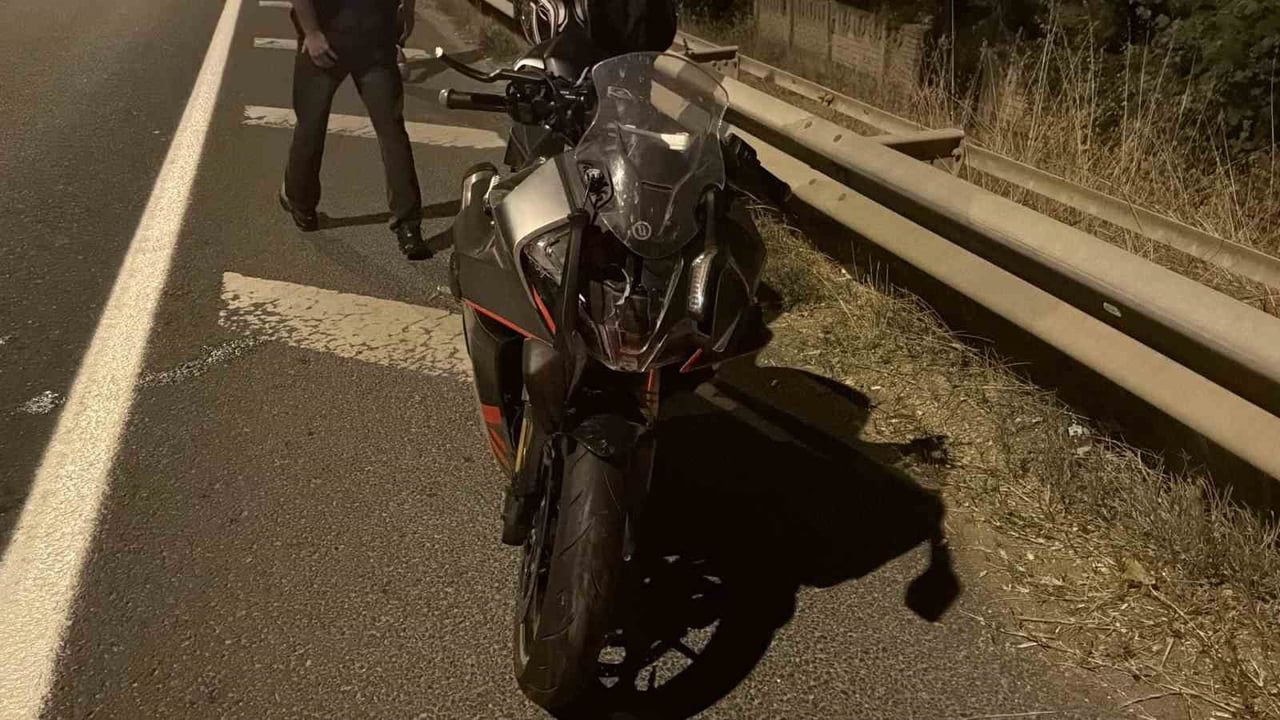 BOLU’DA D-100 KARAYOLU’NDA İKİ MOTOSİKLETİN ÇARPIŞTIĞI KAZADA 2 SÜRÜCÜ YARALANDI.