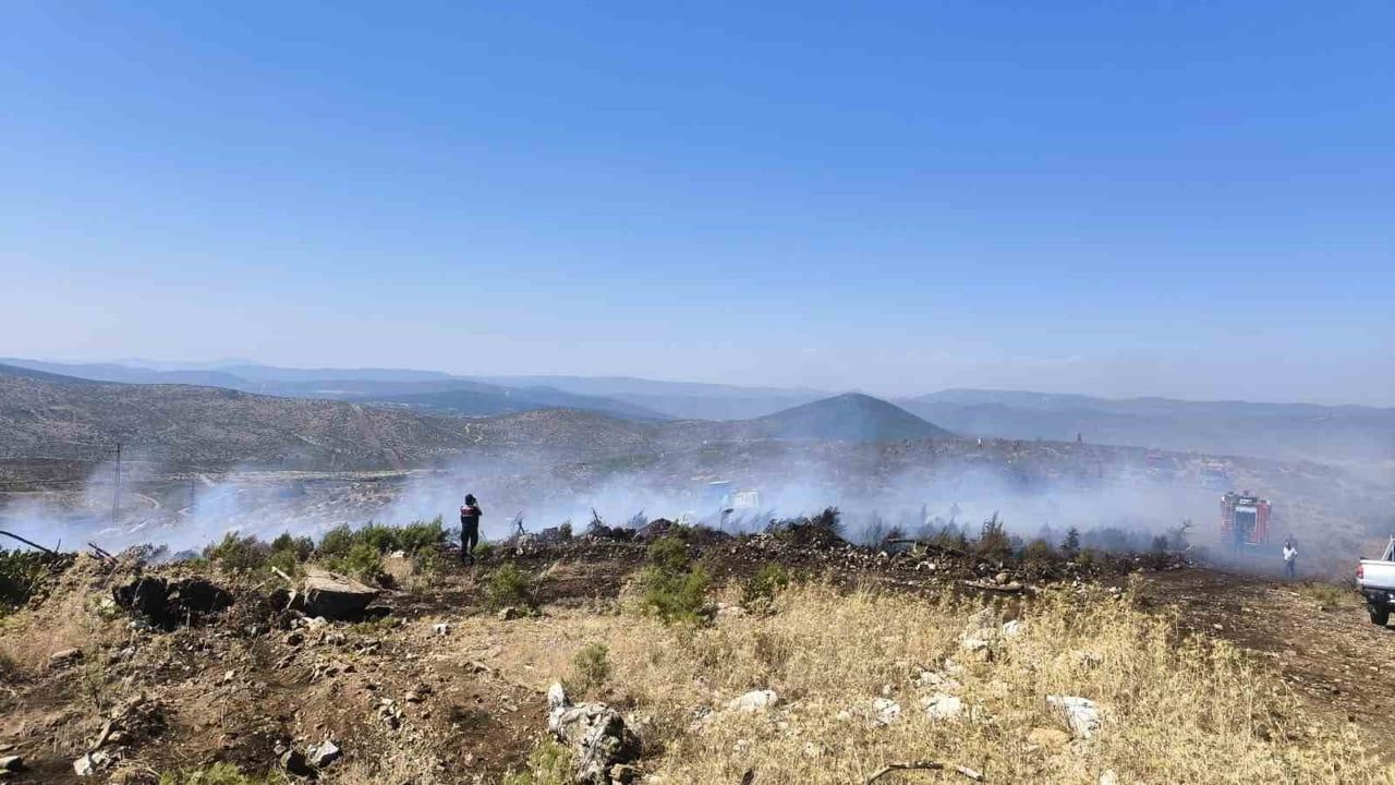MUĞLA'NIN MENTEŞE İLÇESİ KOZAĞAÇ MAHALLESİ'NDEKİ MAKİLİK ALANDA ÇIKAN YANGIN EKİPLERİN HIZLI...
