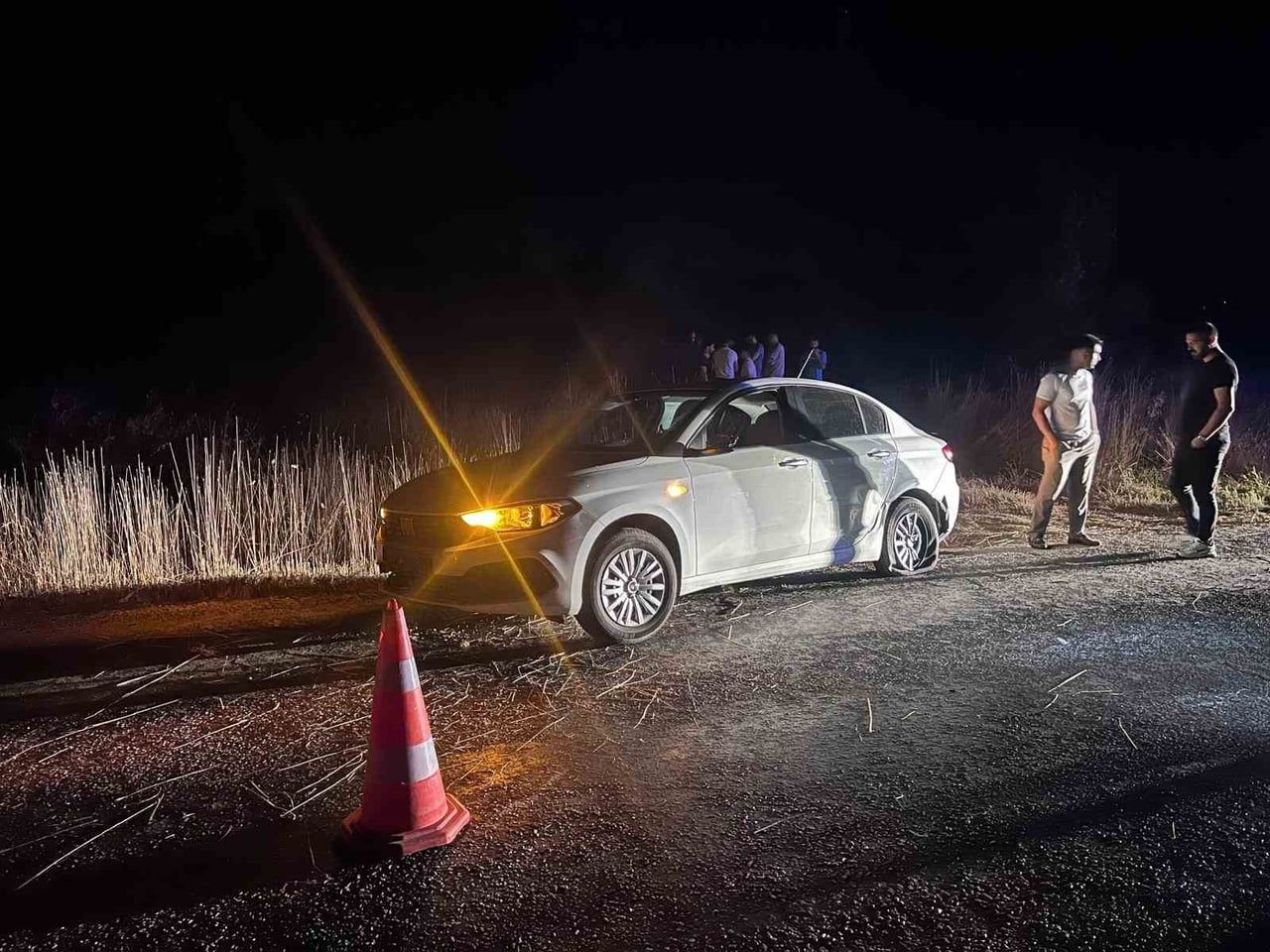 KONTROLDEN ÇIKAN OTOMOBİL ŞARAMPOLE UÇTU, SÜRÜCÜ YARALANDI